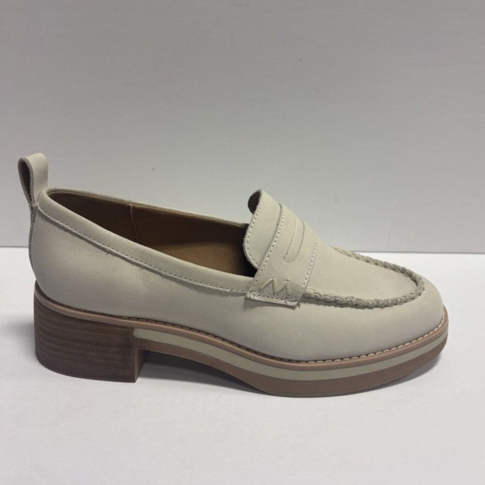 Crown Vintage Women’s Nirea, White Slip-On Loafers, Size 9.5 M